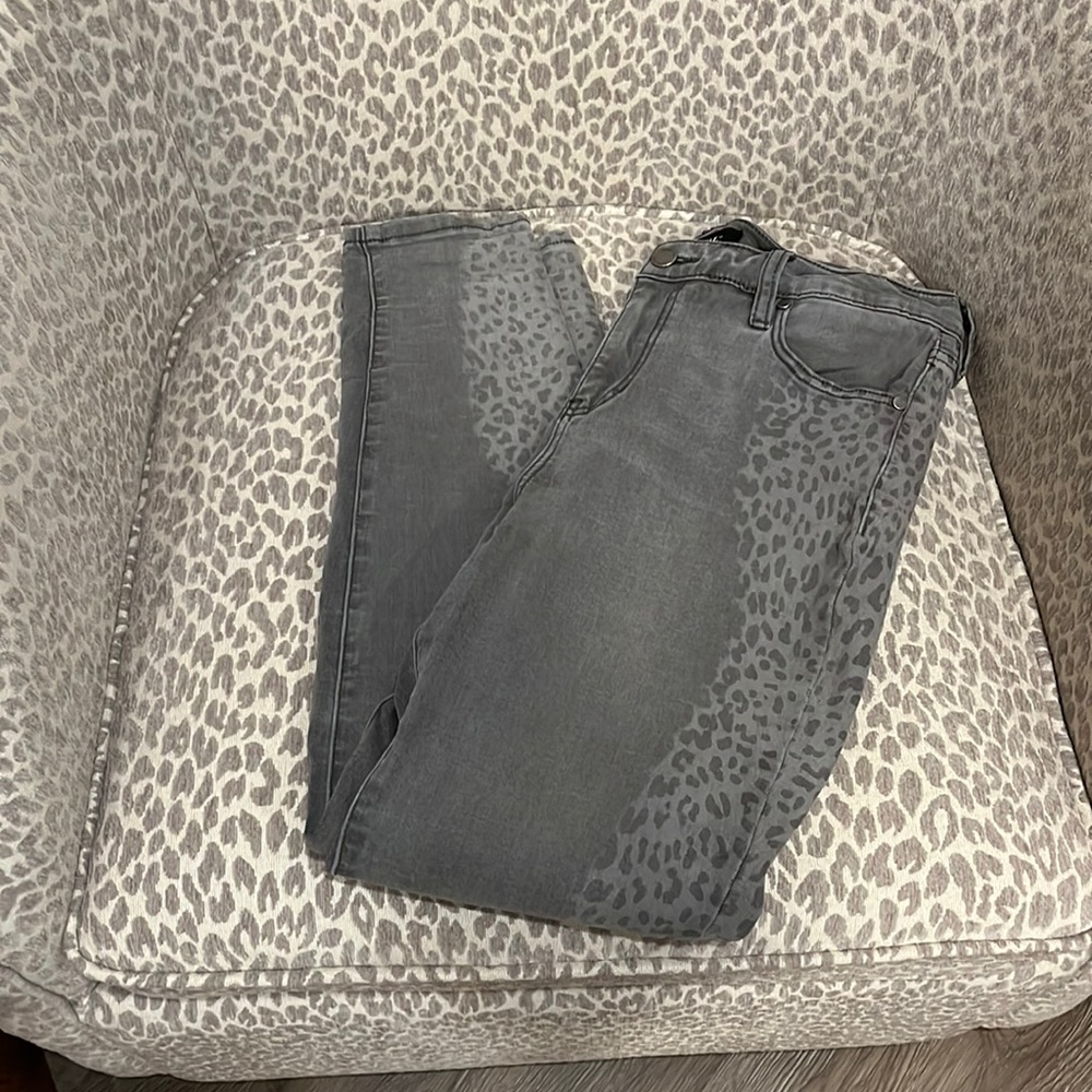 Liverpool ankle skinny gray leopard jeans